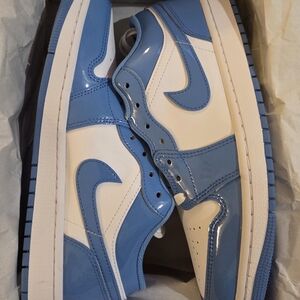 Nike Men's Blue and White Sneakers